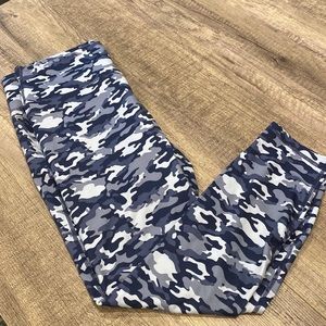 Fabletics Define powerhold 7/8 navy camo legging